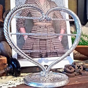 Beautiful Brighton Large Heart Earring Stand